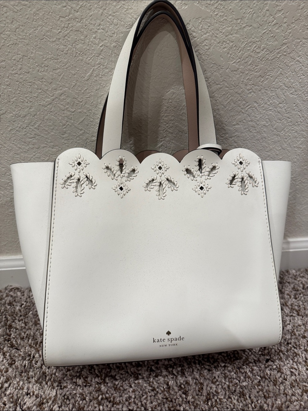 NWOT kate spade White Scallop-Trim Leather Handbag/Tote with Cutout Floral Detai